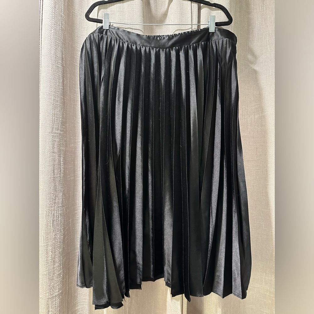 Ava & Viv black satin midi skirt pleated. NWOT.
